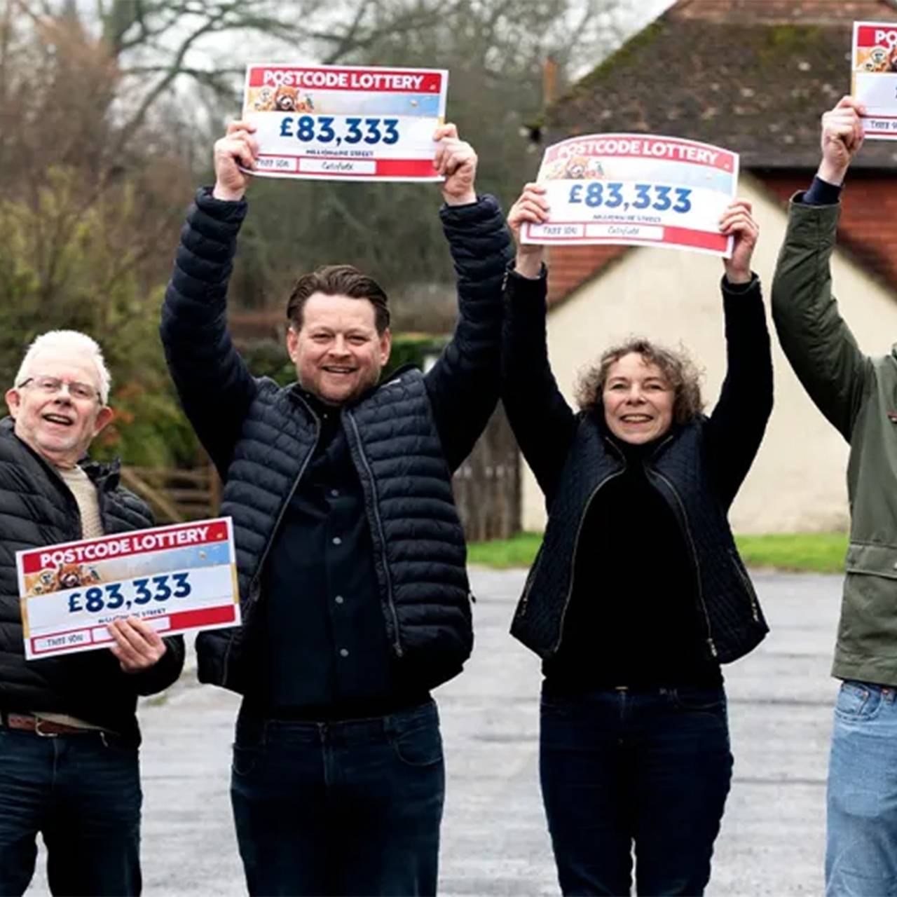 11 соседей выиграли в лотерею миллиард рублей