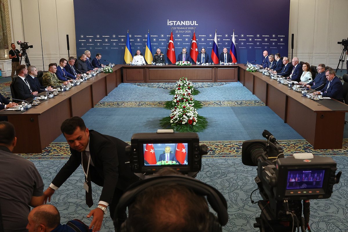 Переговоры России и Украины с участием представителей Турции во дворце Чираган в Стамбуле, 23 июля 2025 года