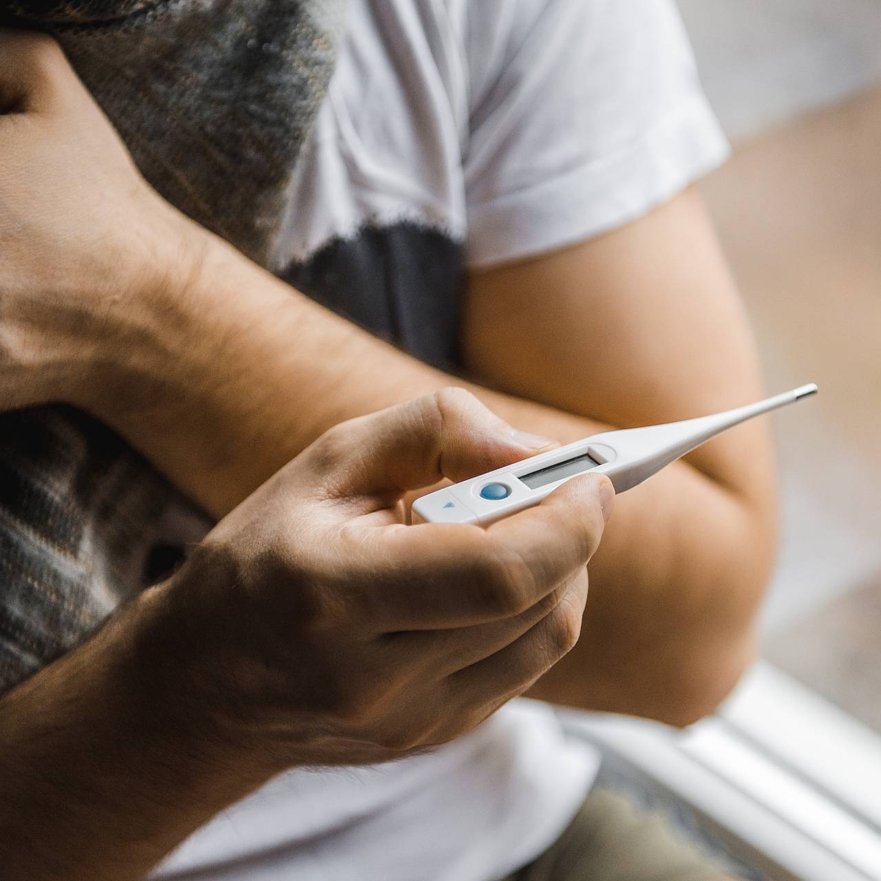 Врач развеял мифы о домашних способах сбить температуру