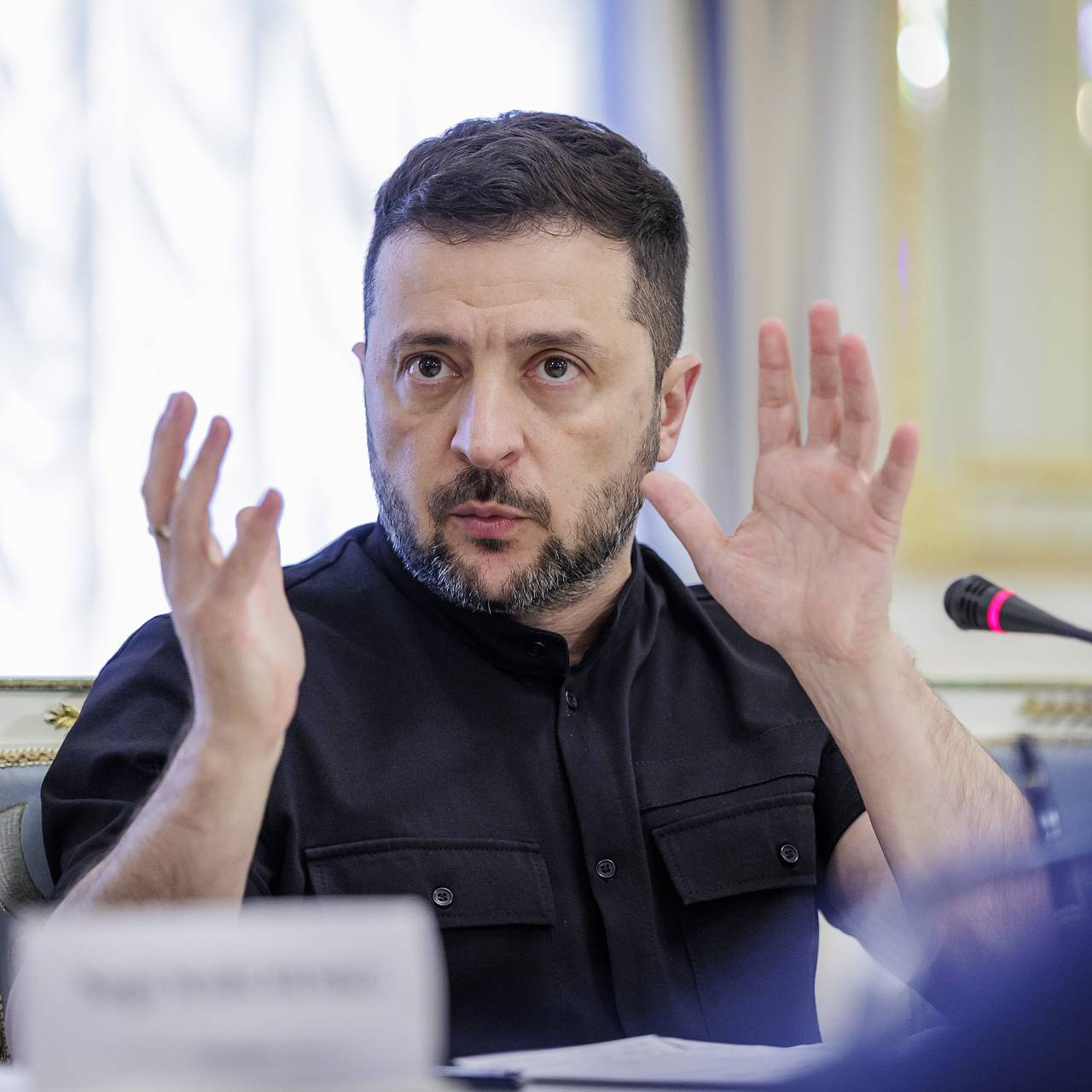 На Украине считают, что США могли дать команду для принуждения Зеленского к мирному соглашению. О чем идет речь?