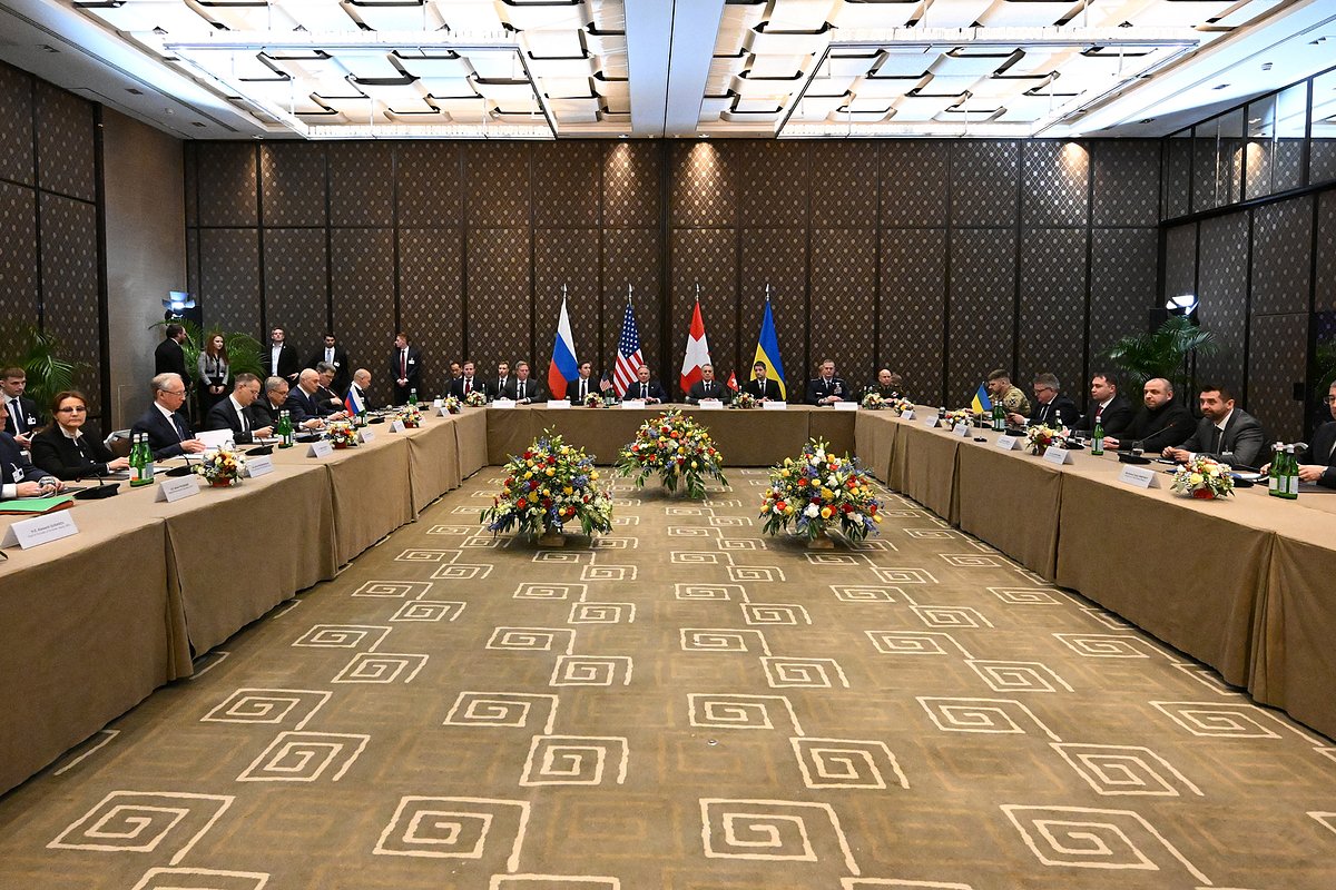 Участники трехсторонней встречи делегаций России, США и Украины в Женеве