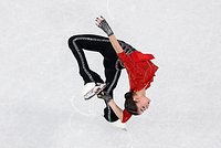 Россиянка с табличкой Украины, дебют Петросян и старт плей-офф в хоккее. Как прошел 11-й день Игр