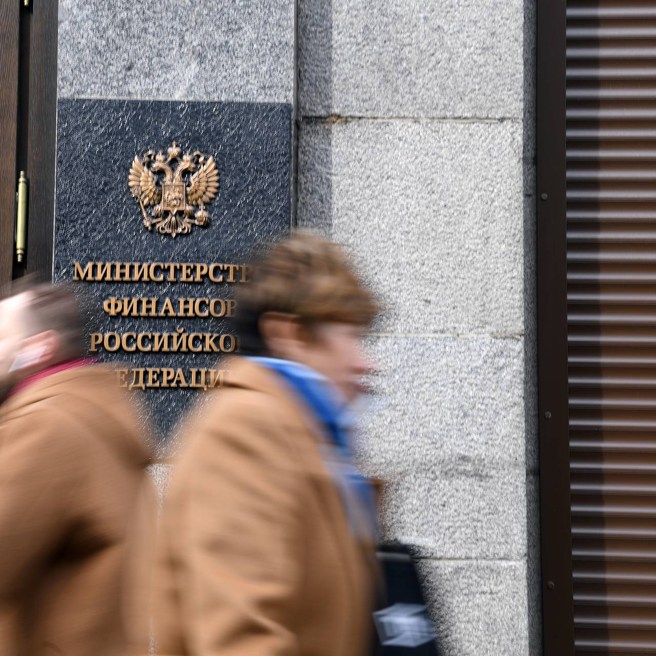 В России предложили ускорить повышение цен на иностранные товары