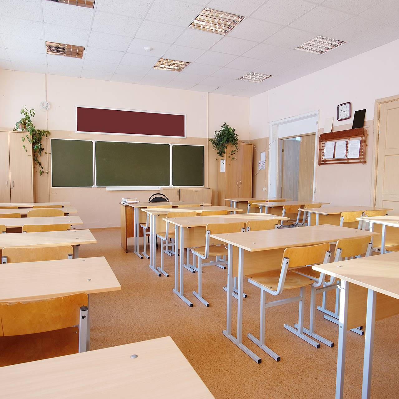 Российский подросток с несколькими ножами и пистолетом явился в школу с одним вопросом