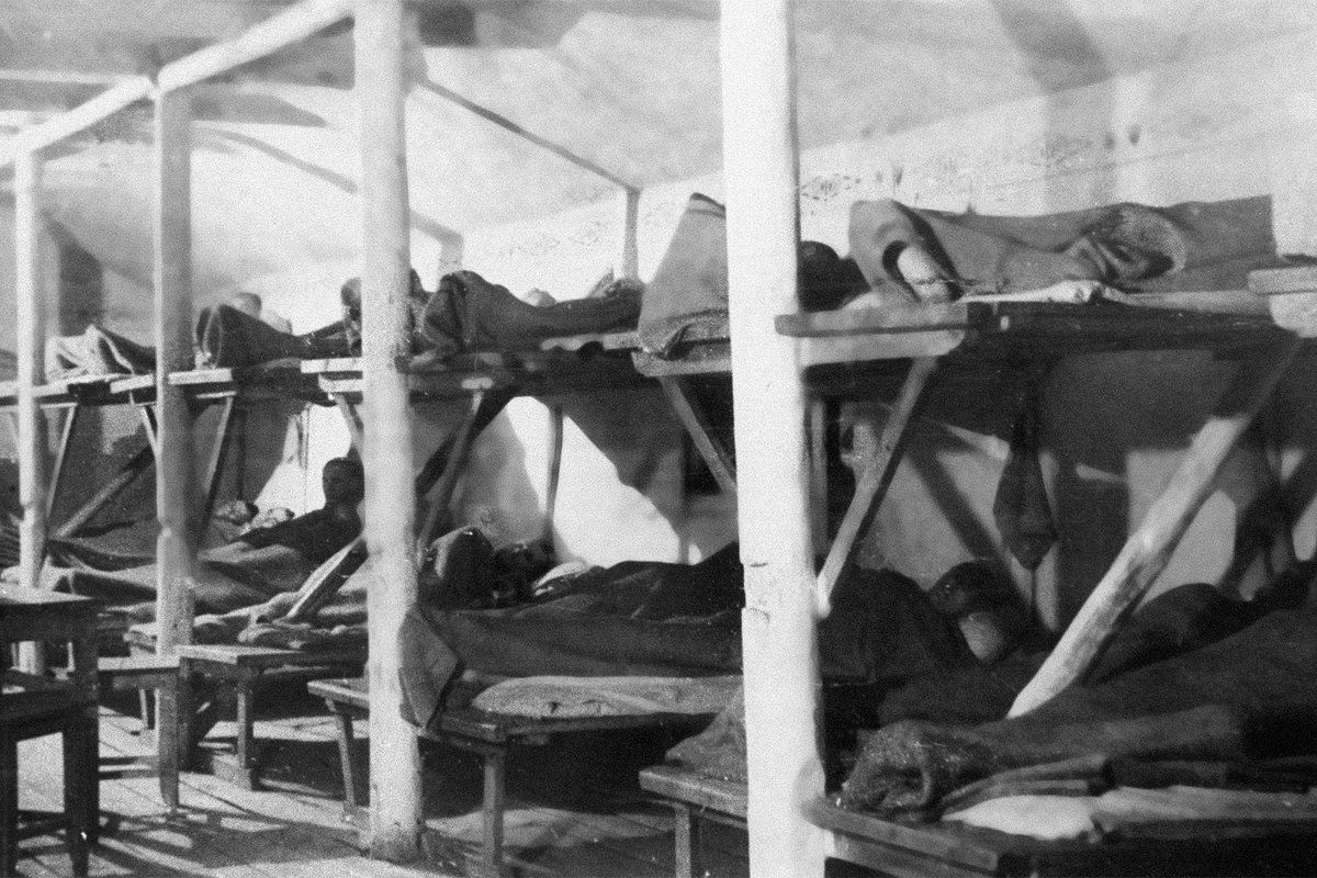 Мужской барак в исправительно-трудовом лагере