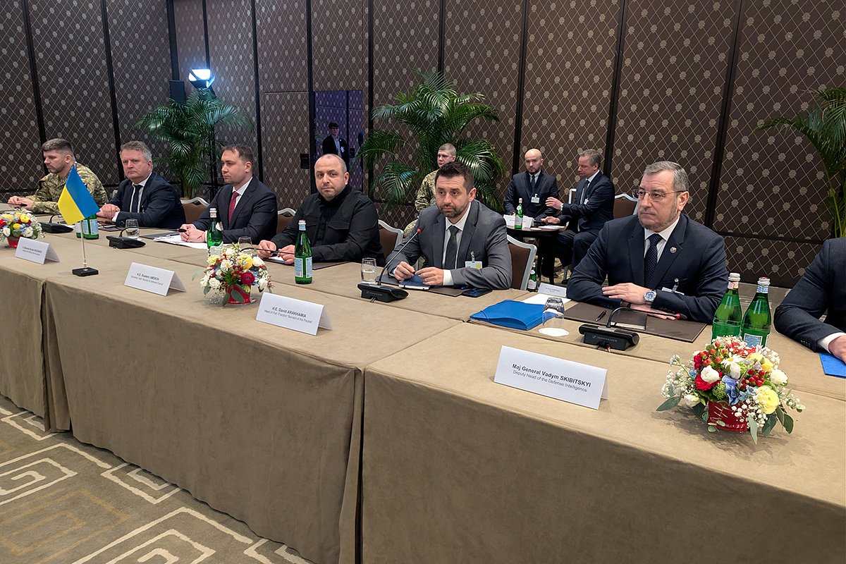 Украинская делегация во время трехсторонней встречи России, США и Украины в Женеве