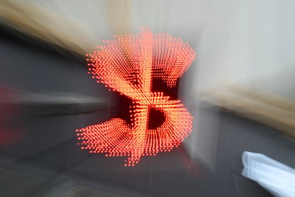 Названо условие падения доллара до 72 рублей