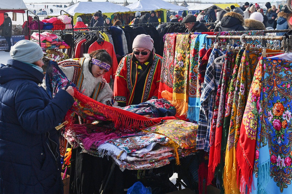 Ярмарка товаров национальных производителей в Салехарде.