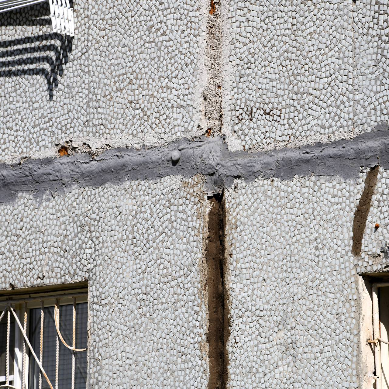 В российском городе пожаловались на рассыпающийся жилой дом