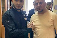 «Ряженые-наряженные». Военкора «Ахмата» обвинили в незаконном ношении редчайшей награды «Вагнера». Участник СВО записал обращение 