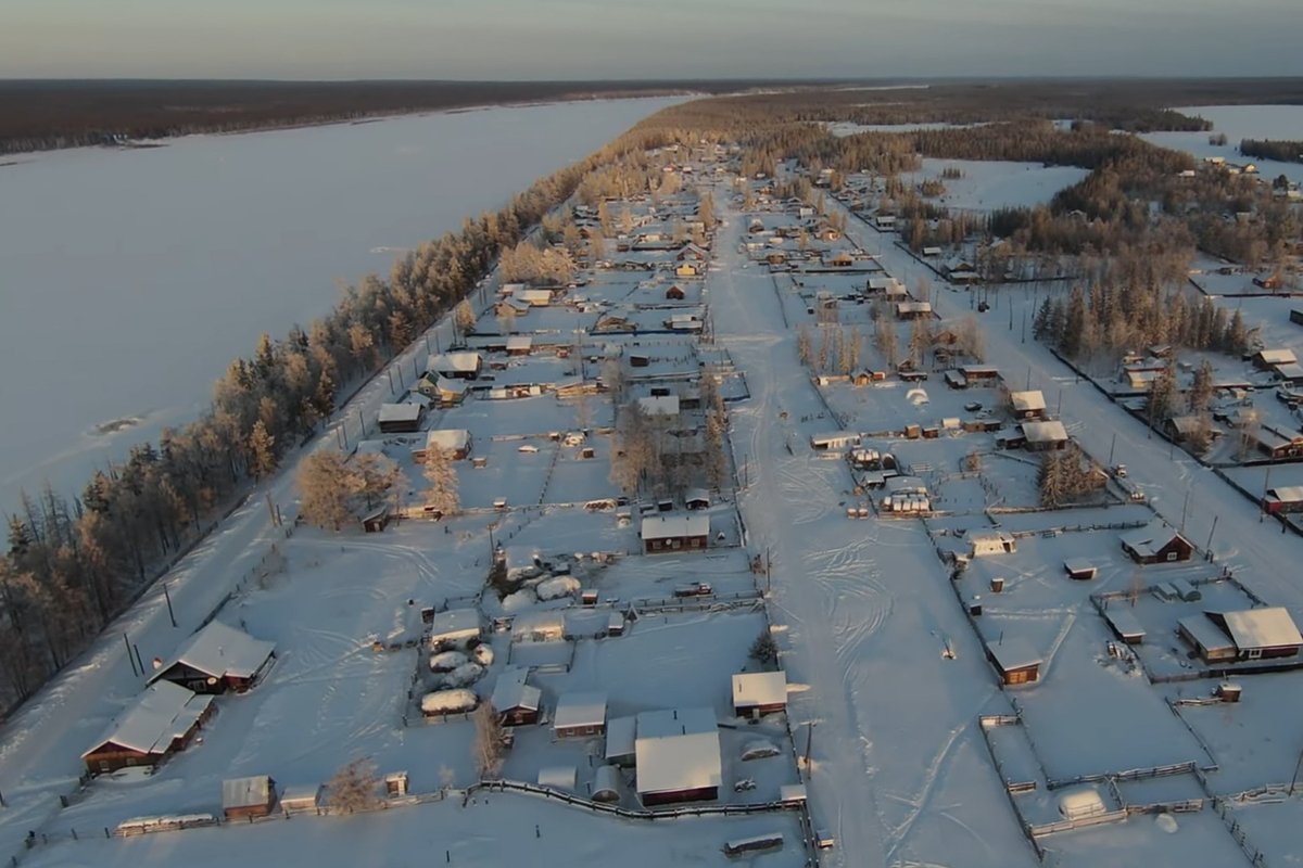 Одно из сел Сунтарского улуса Якутии с высоты птичьего полета