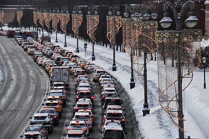 Москвичам посоветовали перенести поездки на автомобиле на вечер