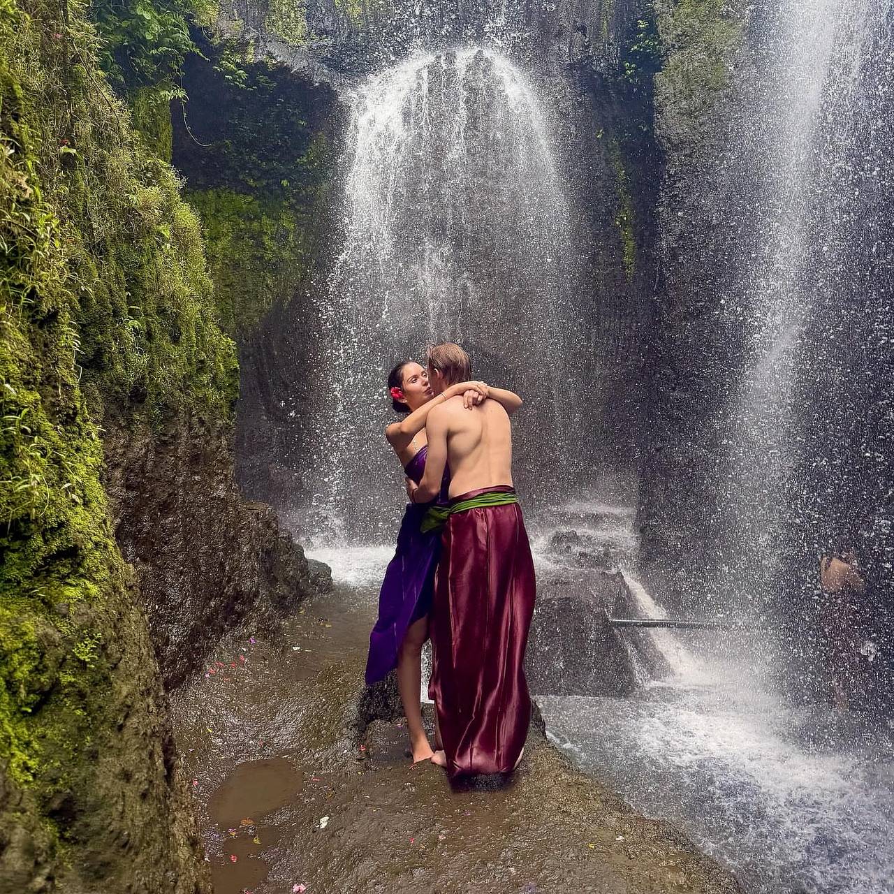 Внучка экс-президента Узбекистана показала откровенное фото с женихом