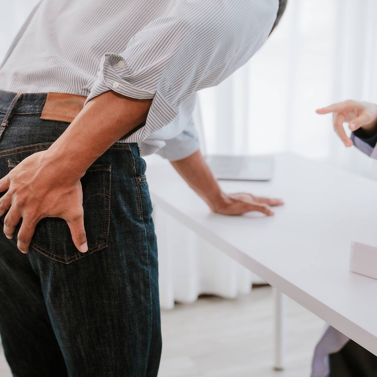 Врач предупредил об опасных последствиях лечения геморроя народными методами