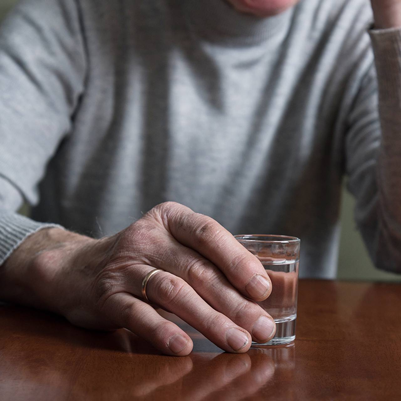 Нарколог назвал время полного выведения алкоголя из организма