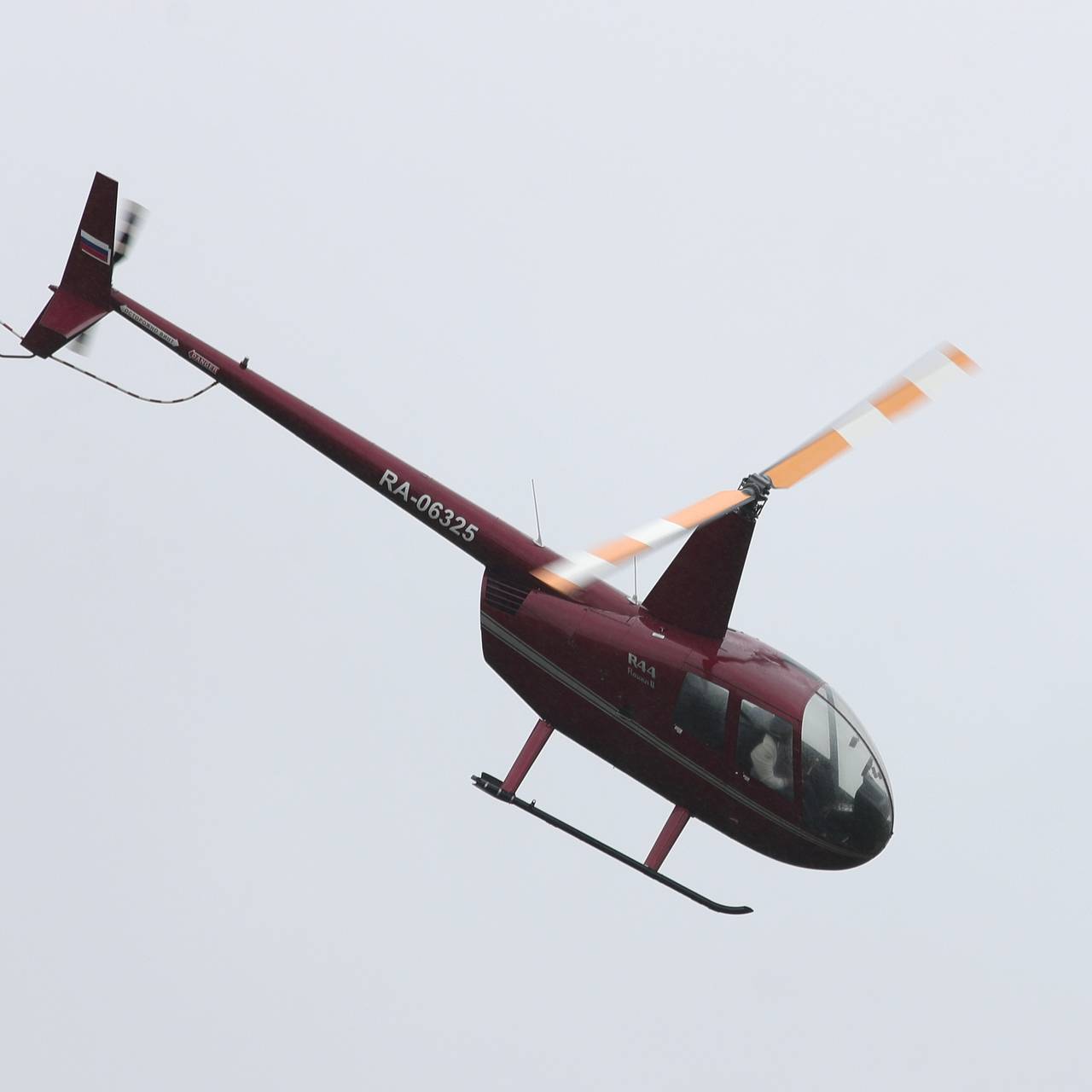 Названо число находившихся на борту пропавшего вертолета человек