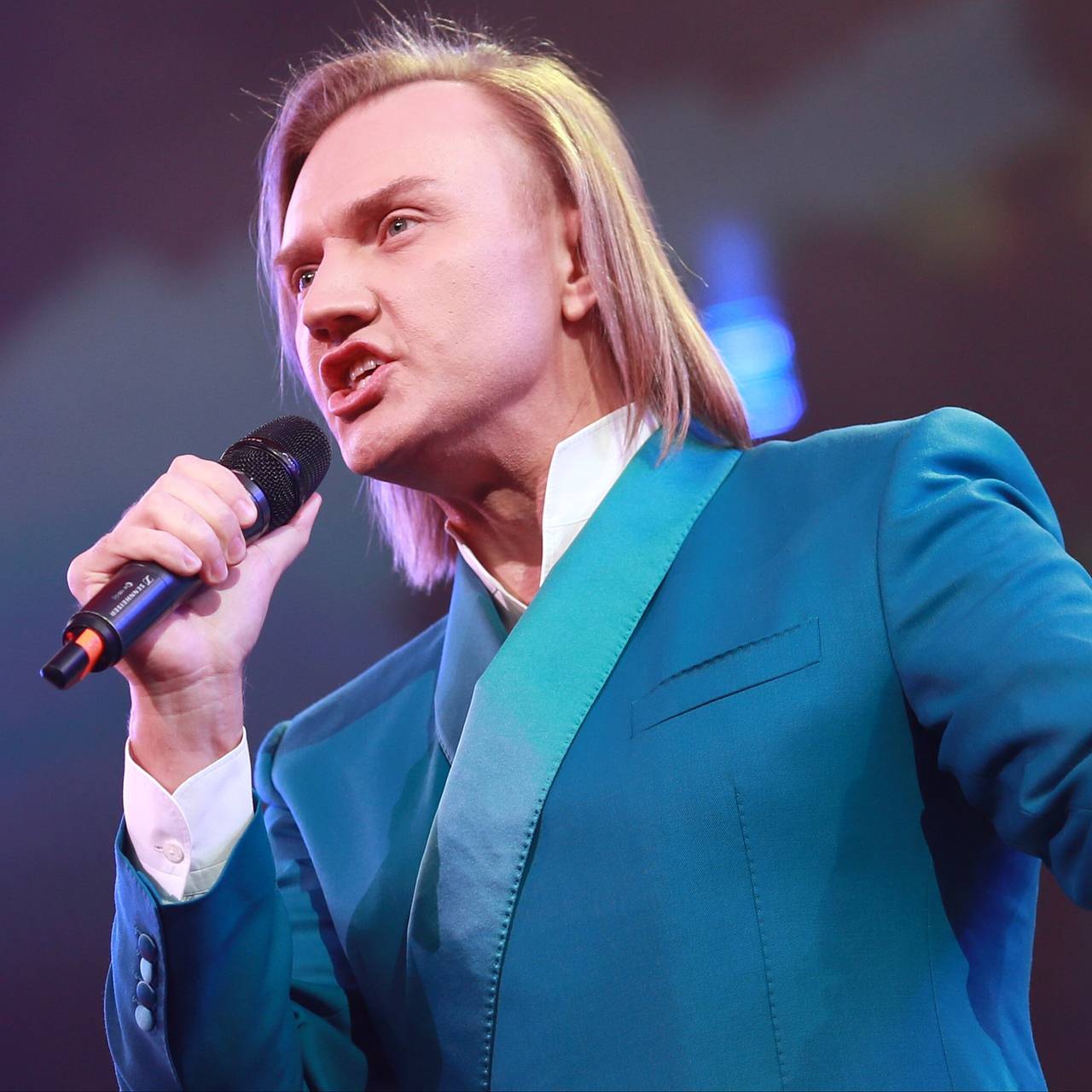 Бывшая девушка сына Кадышевой потребовала у него миллионы через суд