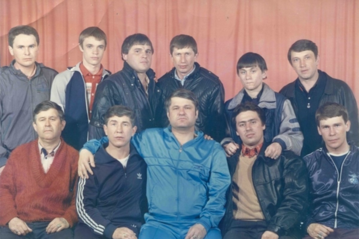 Члены ОПС «Общак». В центре внизу — вор в законе Евгений Васин (Джем)

