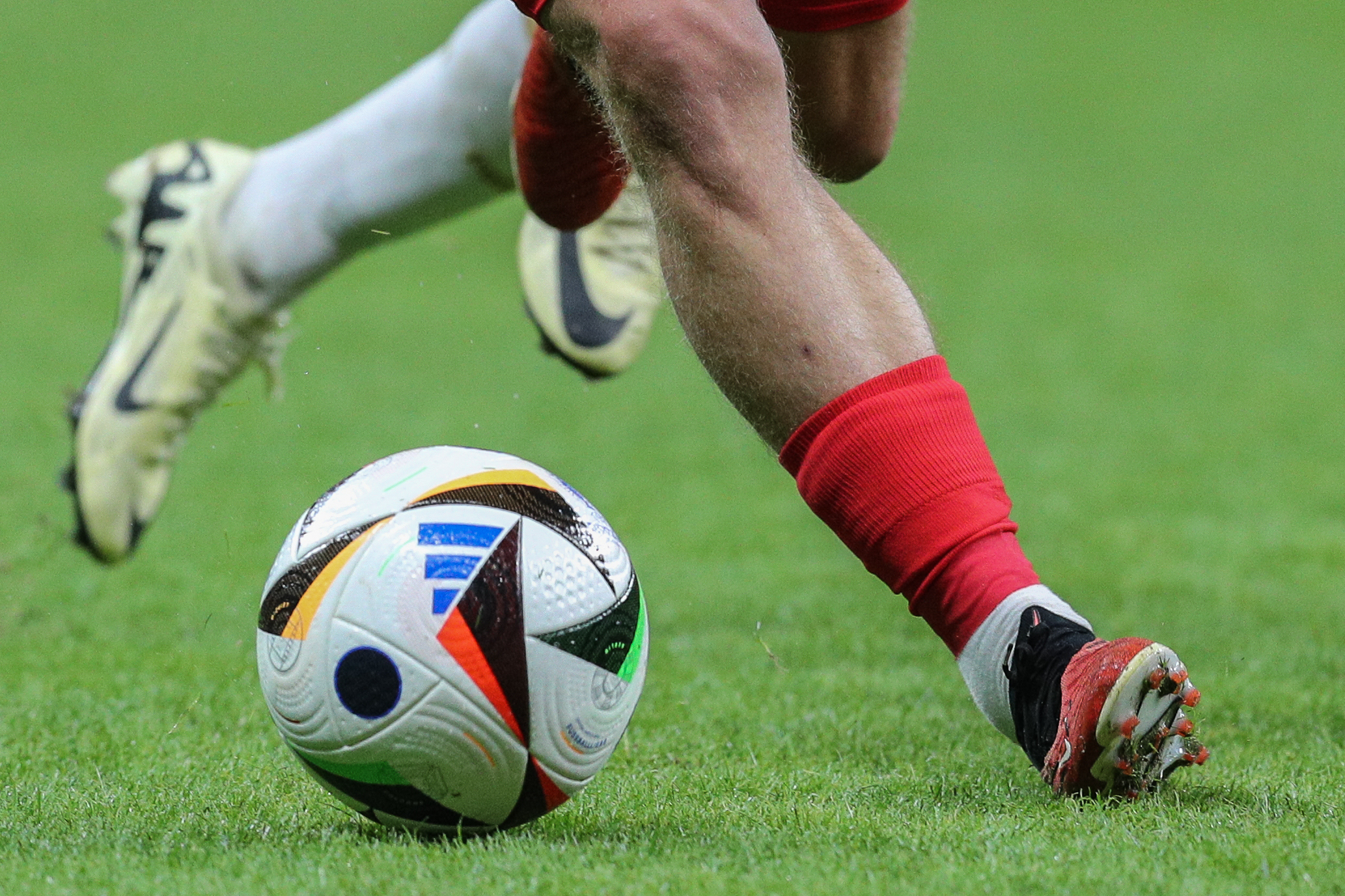 Знаменитый&nbsp; футболист скормил возлюбленную собакам и решил стать политиком