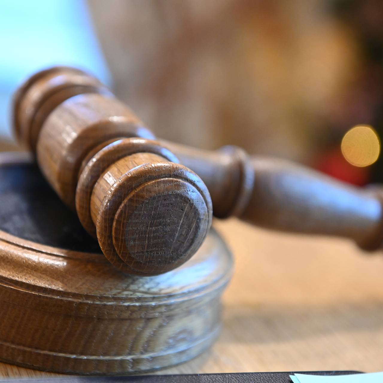 Начальника российской колонии осудили за комфортные условия для осужденного