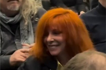 В сети восхитились внешностью 64-летней Милен Фармер на видео с премьеры шоу