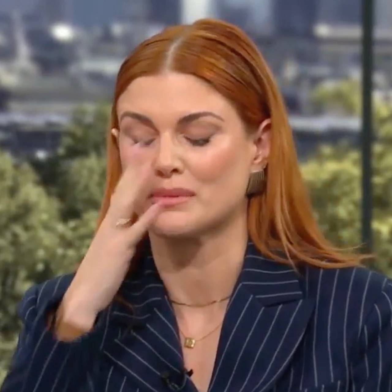 Известная ведущая расплакалась в эфире