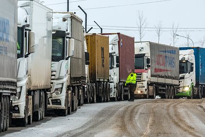 Стало известно об очередях на границе России и Эстонии