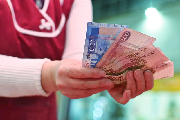 Опрос: 59% россиян расплачиваются в магазинах только картами, кешбэк важнее всего