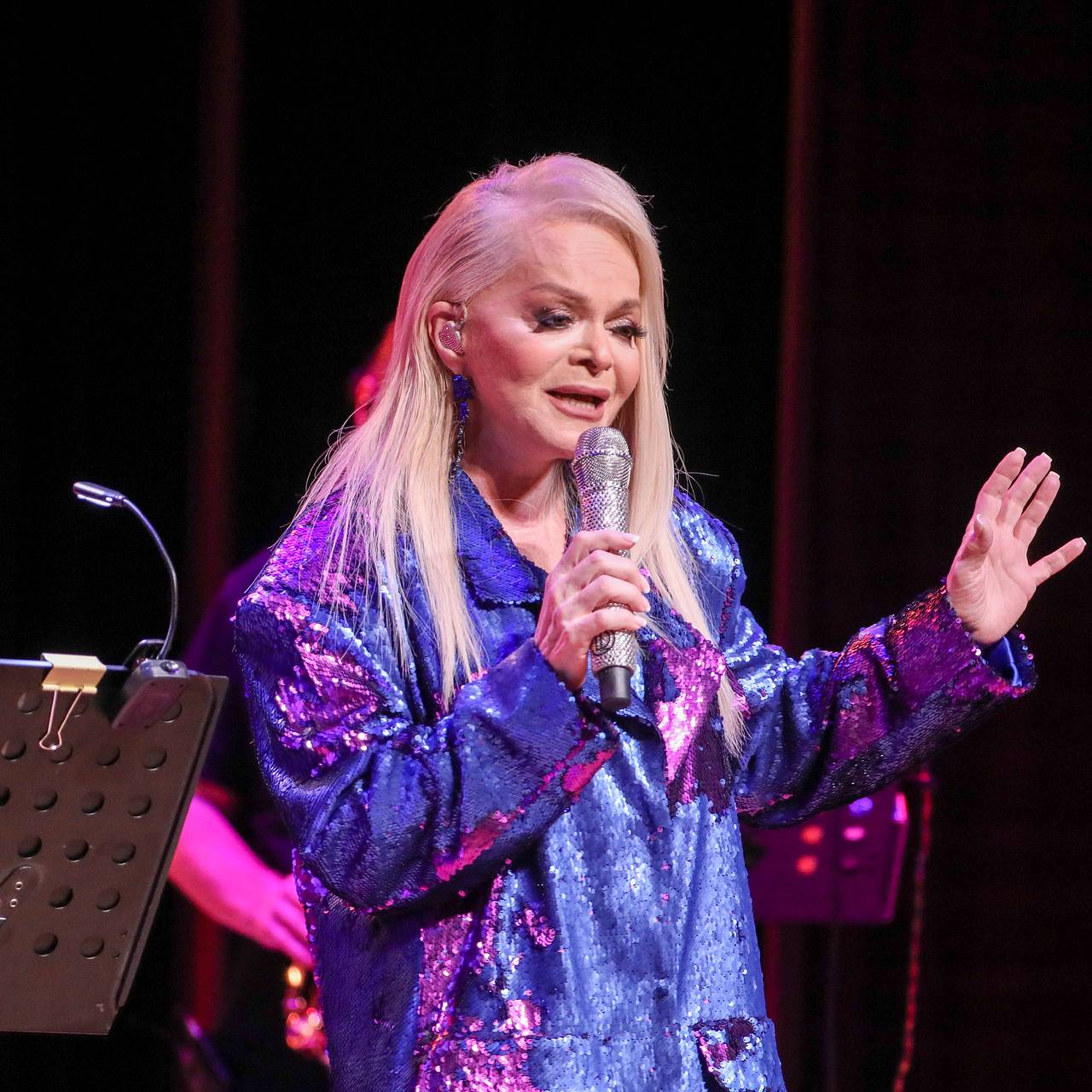 Оплату за выступление Долиной в московском баре раскрыли