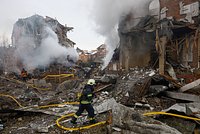 «Мы должны усиливать наше ПВО». Зеленский вновь обратился к Западу за помощью после ночных ударов России. О чем он попросил?