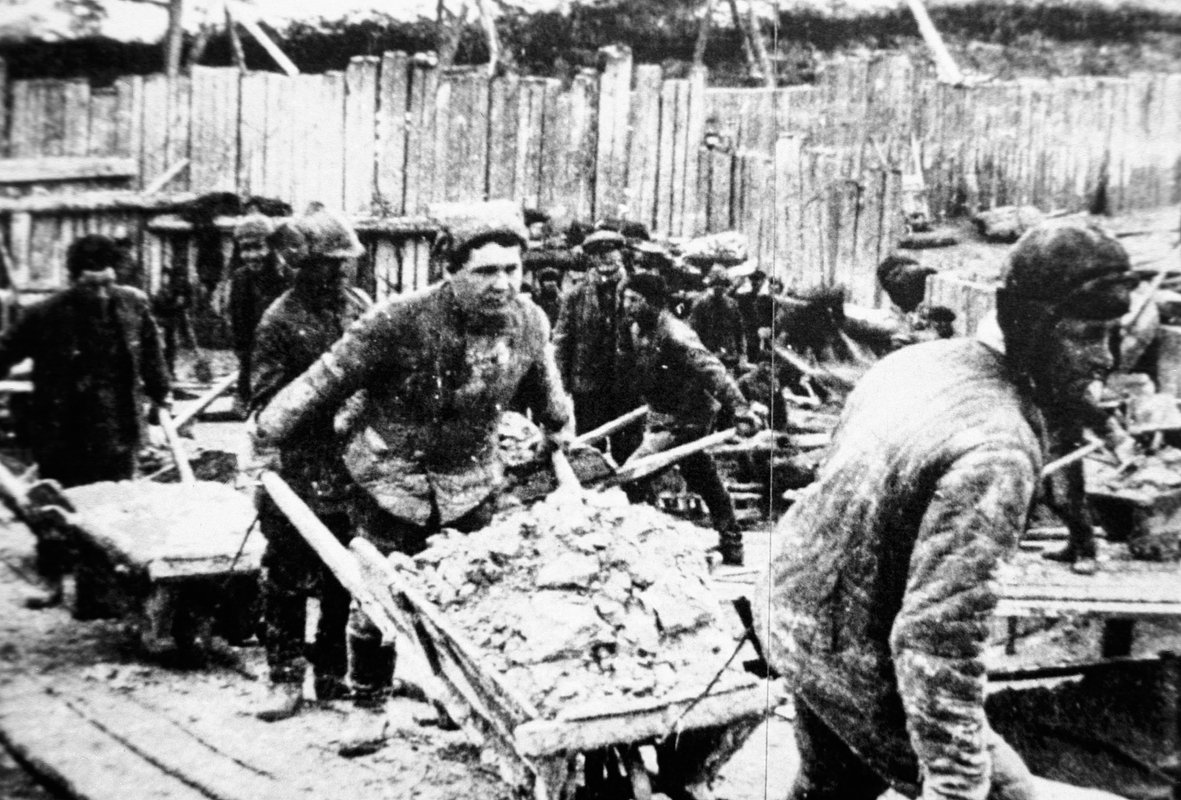 Заключенные на строительстве Беломорканала, 1932 год