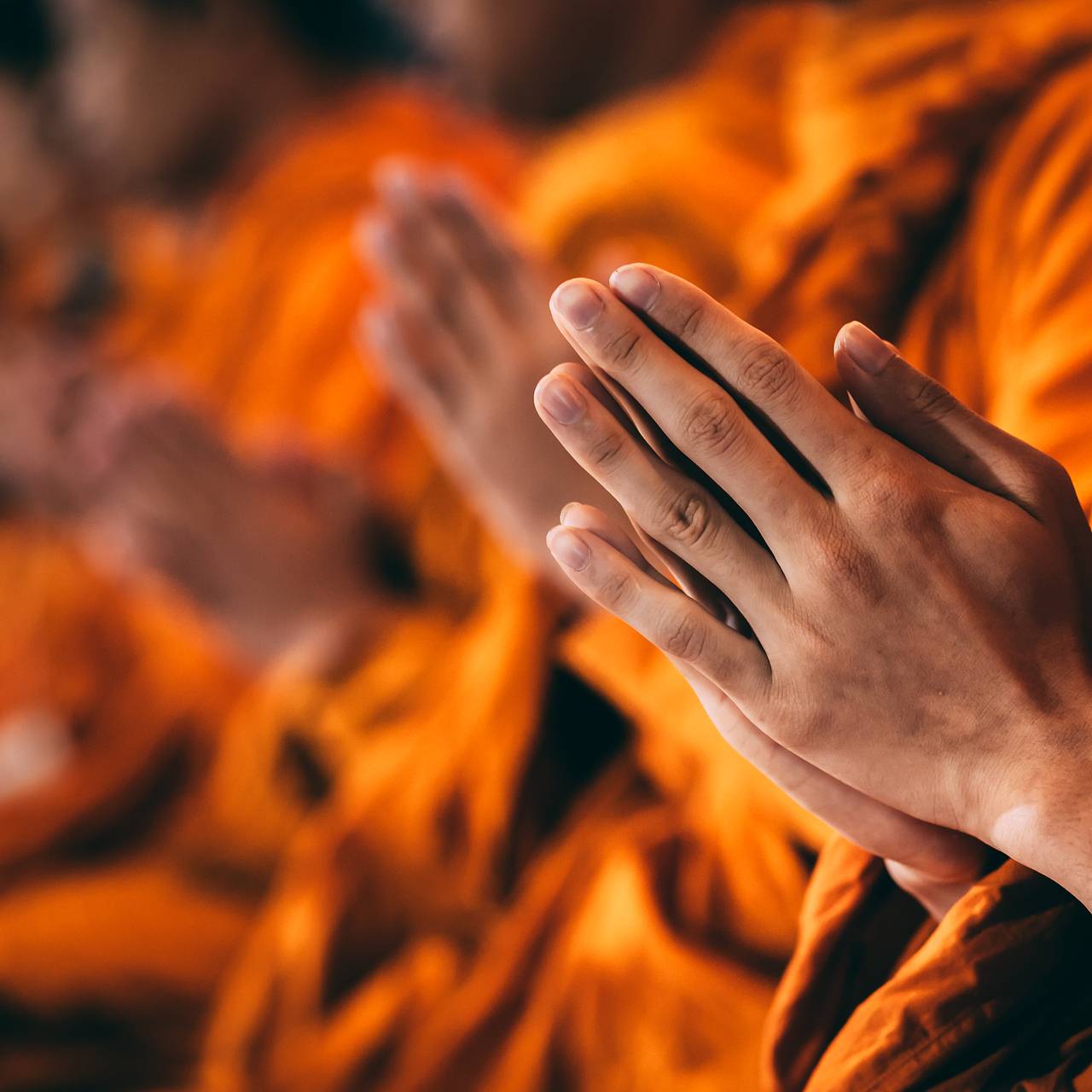 Давший обет безбрачия настоятель крупного храма завел шесть любовниц и лишился сана