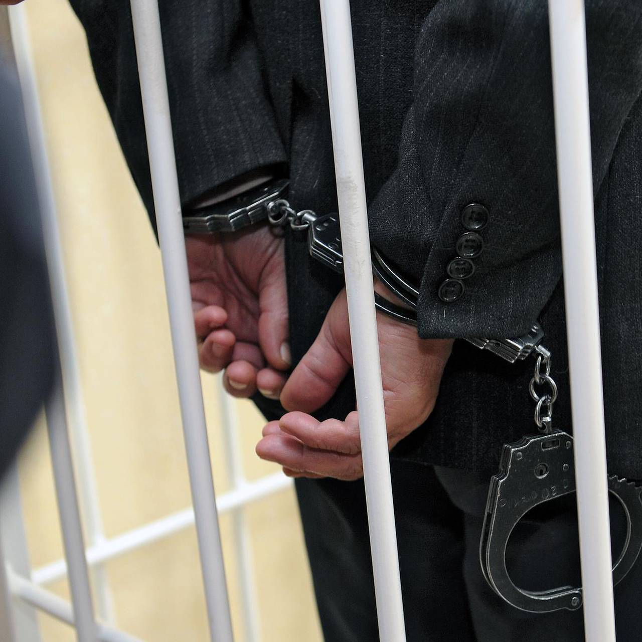 Российский пенсионер получил 12 лет колонии за прогулку с девочкой по пляжу