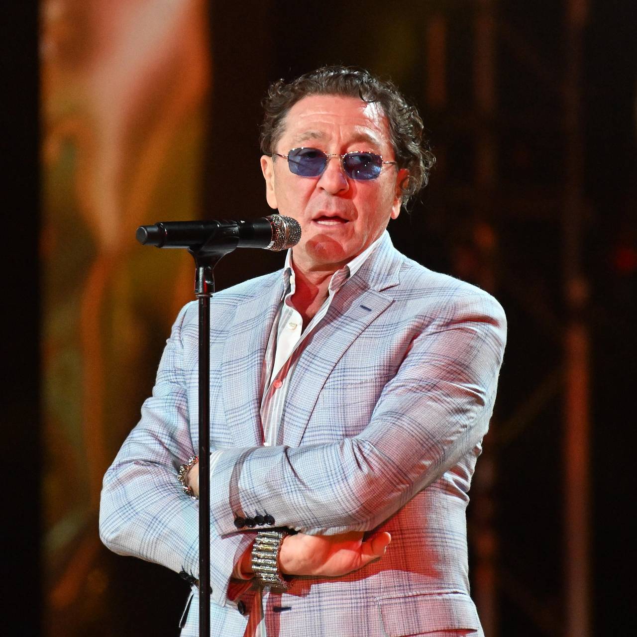 Григорий Лепс ответил хейтерам на критику внешности фразой &laquo;судят по своей колокольне&raquo;