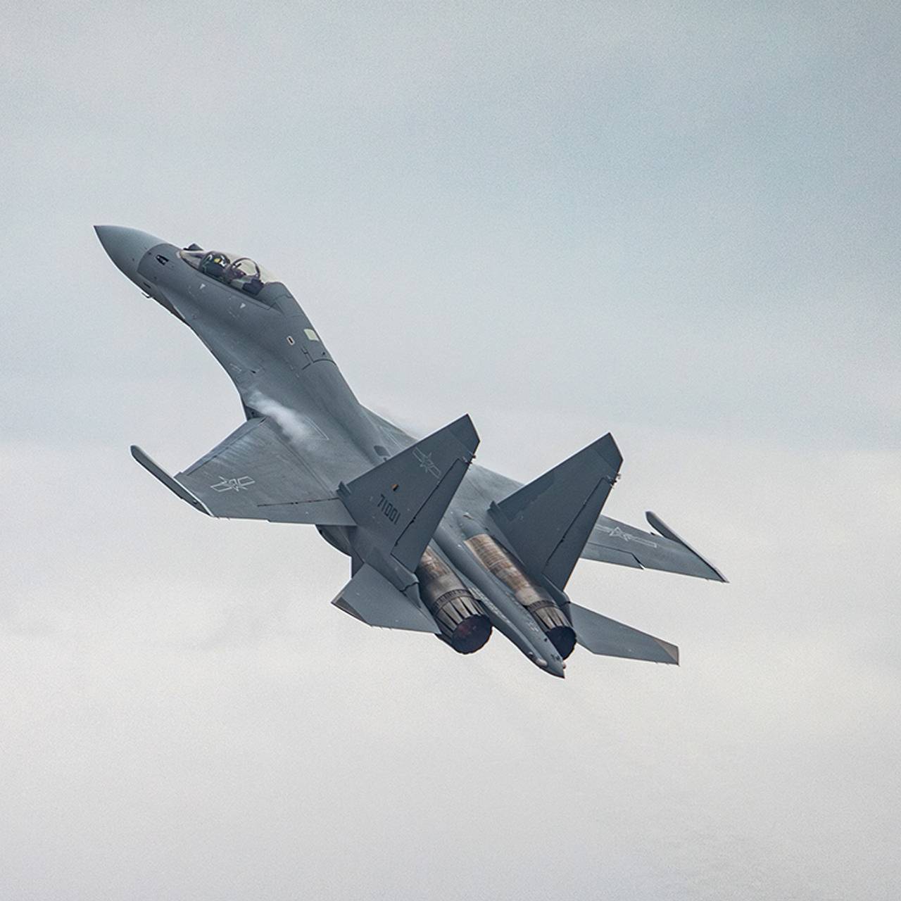 В Казахстане потерпел крушение истребитель Су-30СМ