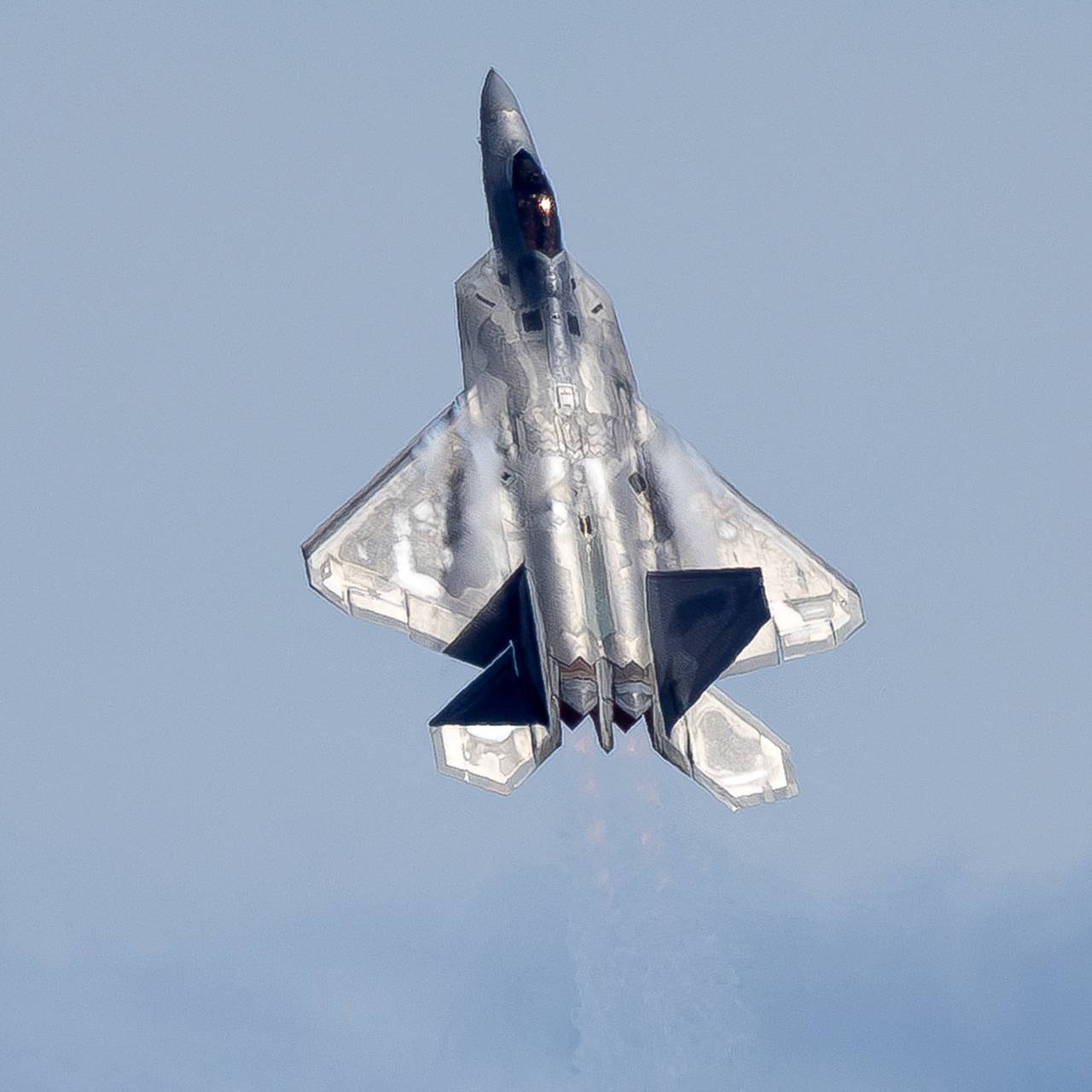 В США описали &laquo;уничтожение&raquo; истребителя F-22