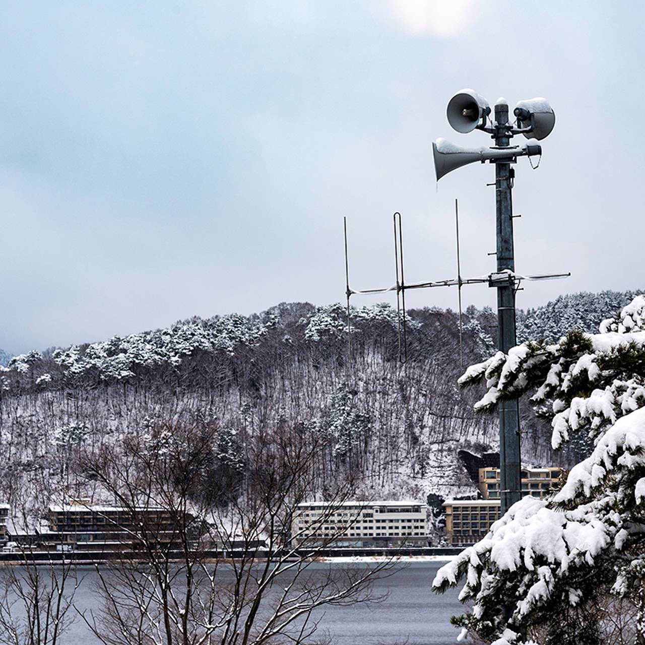 Мать бросила маленького сына одного в горах за непослушание