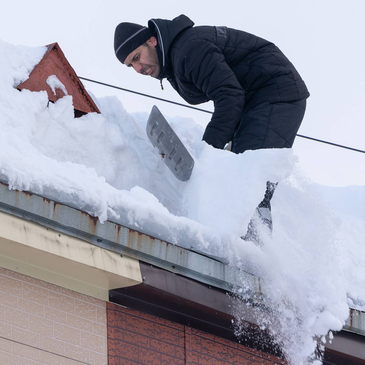 В Подмосковье жилой дом затопило кипятком после обрушения крыши