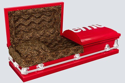 Supreme представил леопардовые гробы и взорвал соцсети