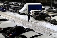 Двое россиян по заданию Украины собирались подорвать высокопоставленного офицера. Закладка бомбы под машину попала на видео 