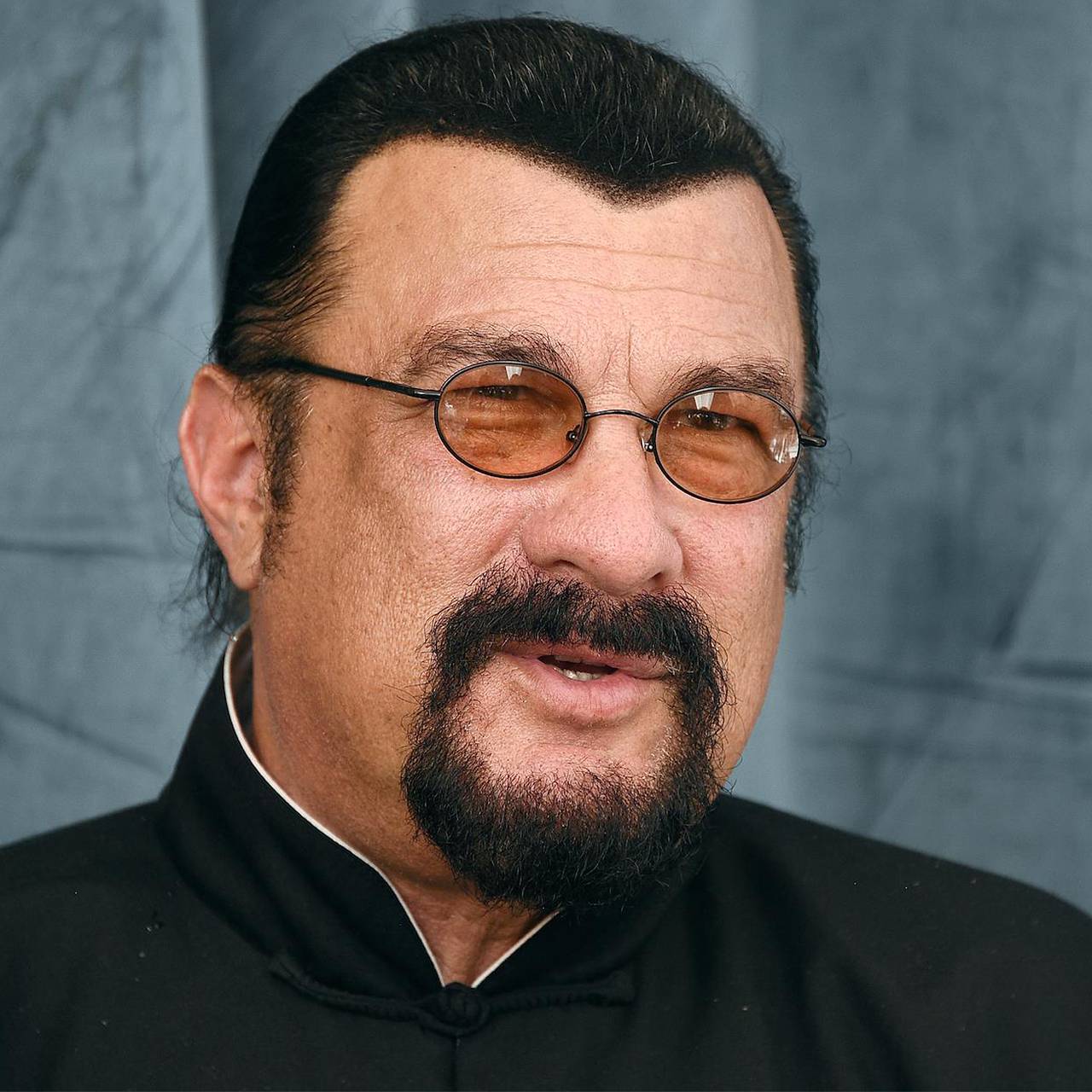 Названа реальная цена подмосковного особняка Стивена Сигала