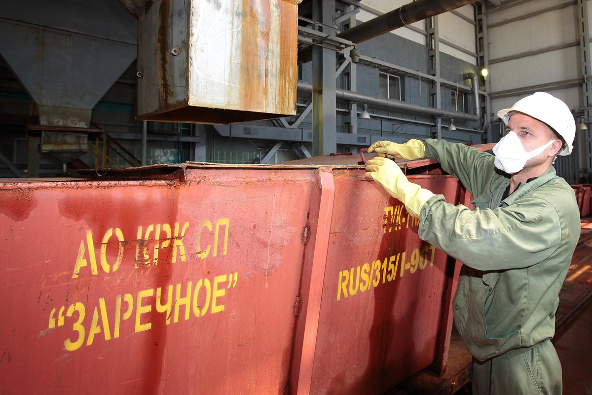 Отправка на обогащение добытого урана, Южно-Казахстанская область, Казахстан, 30 мая 2025 года