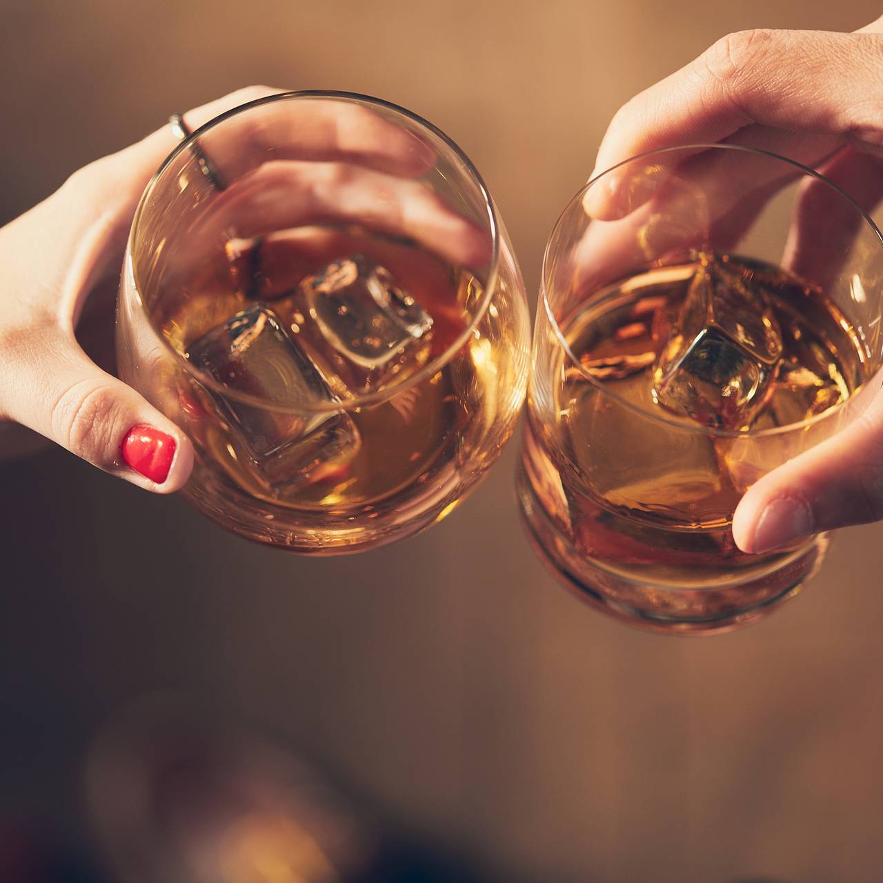 Россиян предупредили о смертельной опасности лечения простуды алкоголем