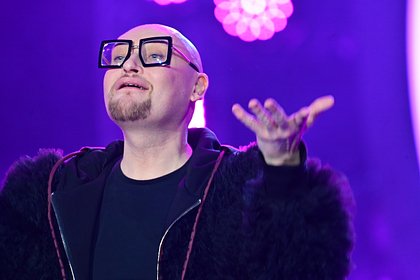 Шура признался в стыде из-за пения в трусах на фоне Кремля