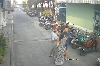 Гангстер одним ударом расправился с туристом в Таиланде и попал на видео
