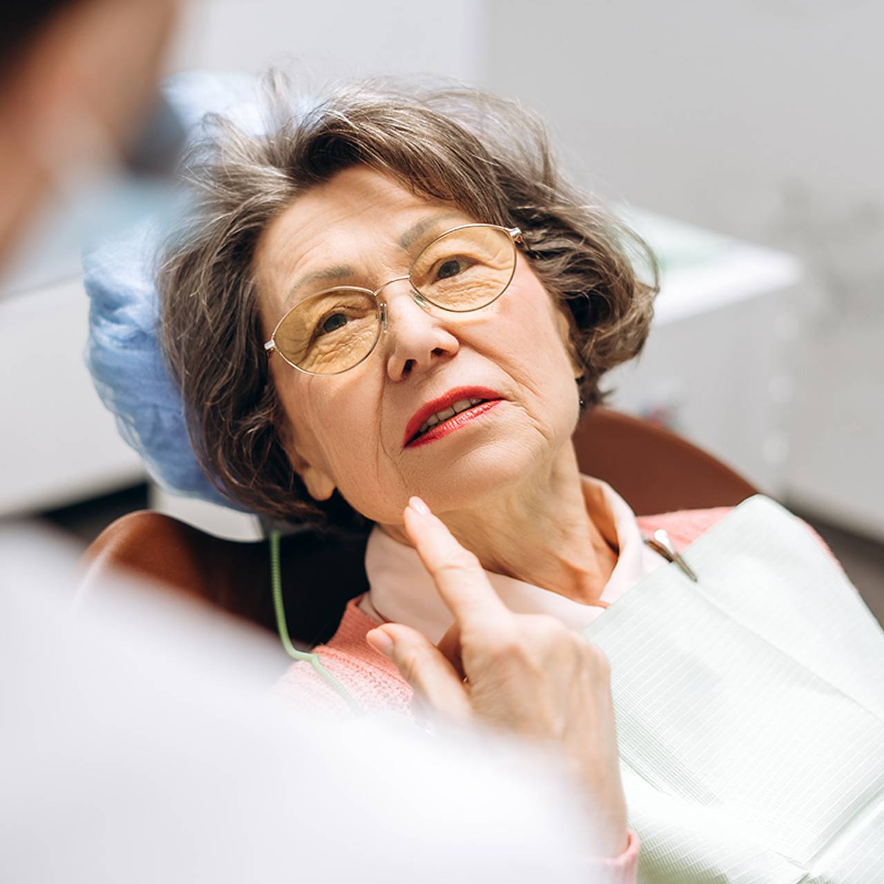 Россиян предупредили о связи кариеса с болезнью Паркинсона