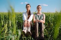 Почему люди копируют поведение друг друга? Что такое подражание с точки зрения психологии