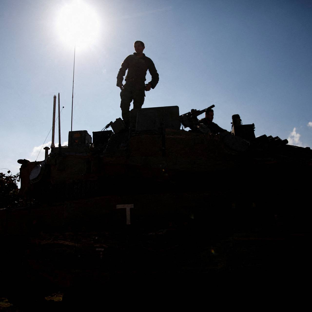 Глава Совбеза Ирана пообещал преподать урок Израилю и США