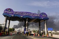 «Телефоны начали издавать резкий звук». Тысячи россиян застряли в Дубае из-за ударов Ирана. Что происходит с туристами сейчас?