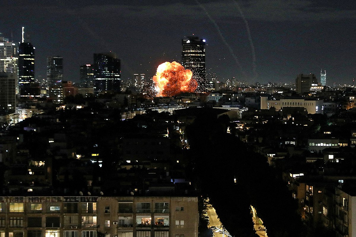 Последствия иранского ракетного удара в Тель-Авиве, Израиль, 28 февраля 2026 года